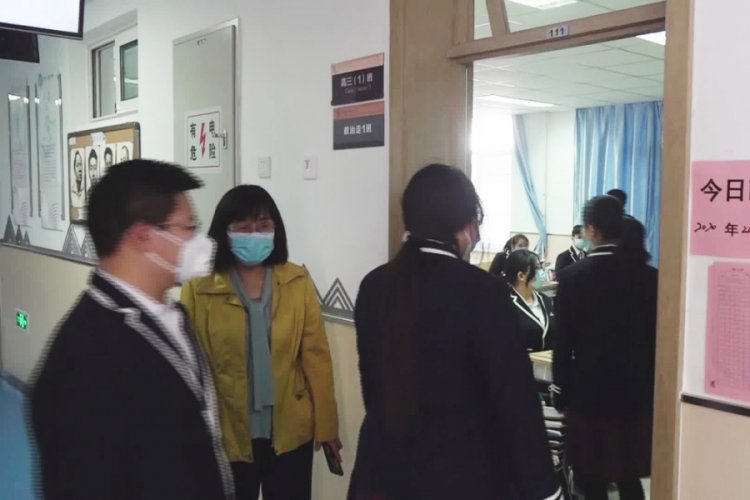 Pekin'de 50 bin lise &ouml;ğrencisi ders başı yaptı