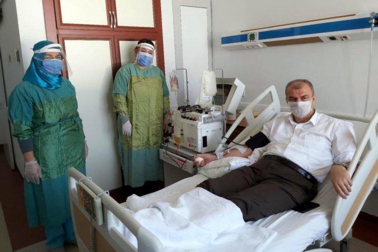 Koronavir&uuml;s&uuml; yenen milli eğitim m&uuml;d&uuml;r&uuml;nden imm&uuml;n plazma bağışı