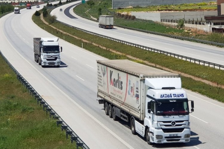 Habur G&uuml;mr&uuml;k Kapısı'nda tır ge&ccedil;iş sayısı artıyor