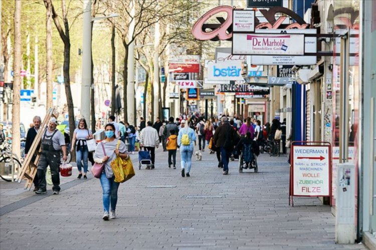 Avusturya'da sokağa &ccedil;ıkma kısıtlaması nisan sonunda kaldırılıyor
