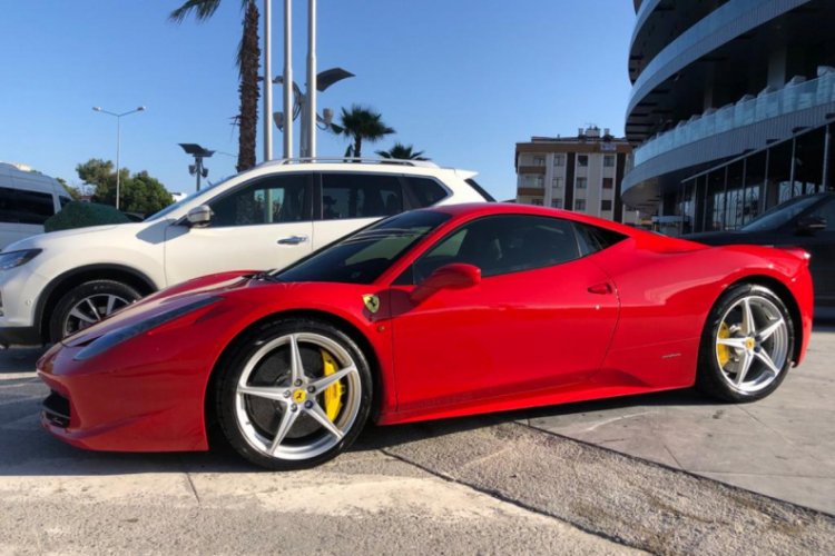 Bin liralık yardıma başvuran Ferrari sahibi merak konusu oldu