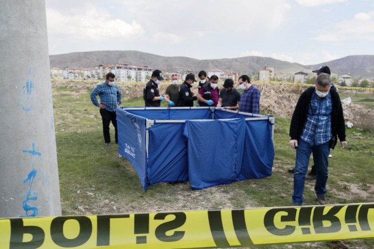 10 liralık benzinle kendini yakmış!
