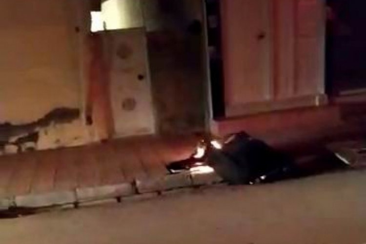 Ka&ccedil;ak kullanımı &ouml;nleyen pano ateşe verildi