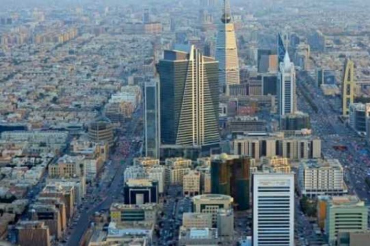 Suudi Arabistan'da bankalar a&ccedil;ıldı