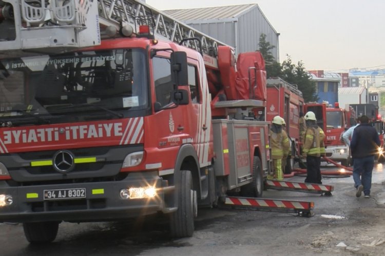 Esenyurt'ta iş yerinde yangın