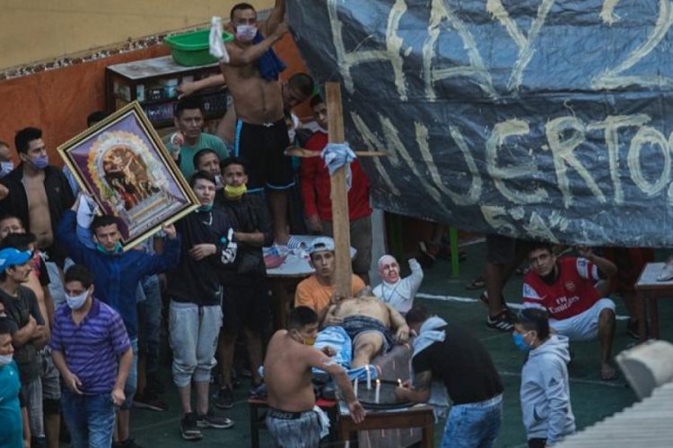 Peru'da cezaevinde koronavir&uuml;s isyanı: 9 mahkum &ouml;ld&uuml;
