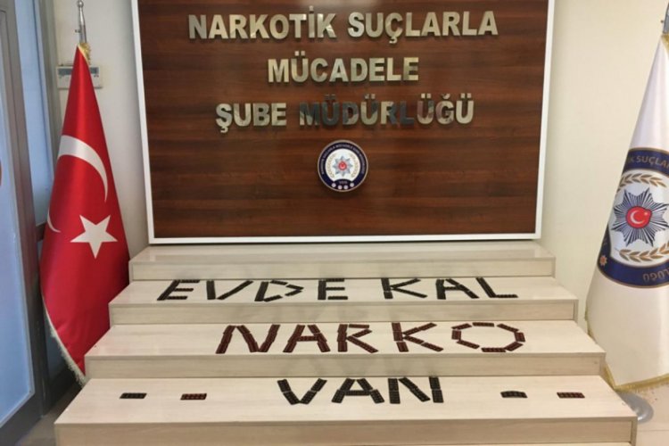Van'da kırmızı re&ccedil;eteyle satılan 1000 hap ele ge&ccedil;irildi