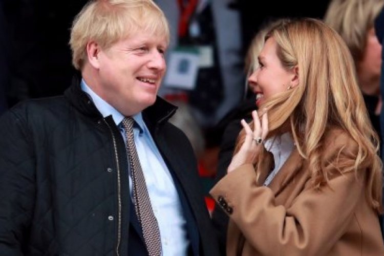 Johnson ile nişanlısı Carrie Symonds'ın bebeği d&uuml;nyaya geldi