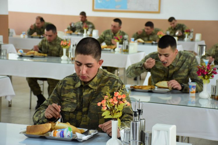 İzmir'deki askeri birliklerde vir&uuml;s tedbirleri titizlikle uygulanıyor
