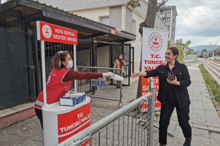 Tek pozitif vakası kalan Tunceli'de her vatandaşa &uuml;cretsiz maske