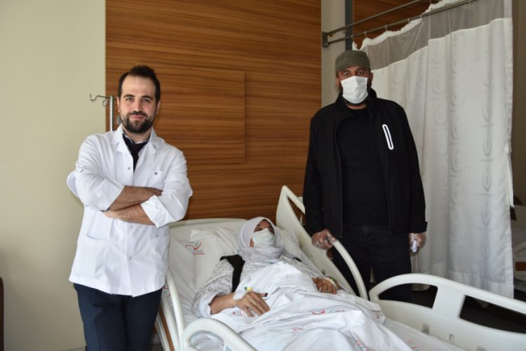 Karnından futbol topu b&uuml;y&uuml;kl&uuml;ğ&uuml;nde kitle &ccedil;ıktı