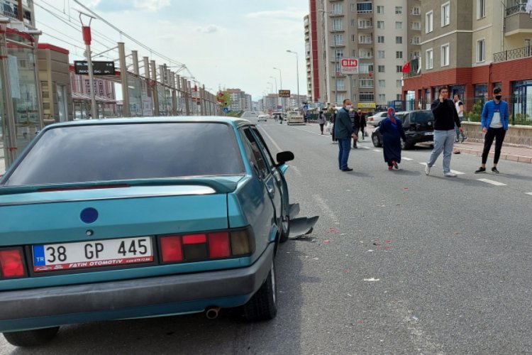 Kayseri'de b&uuml;t&uuml;n yasakları ihlal etti, kaza yaptı