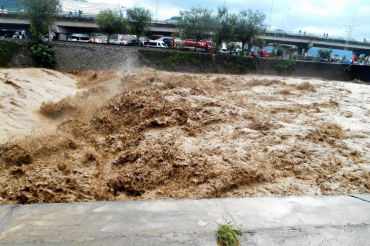 Kenya'daki sel ve heyelanlarda y&uuml;zlerce kişi &ouml;ld&uuml;