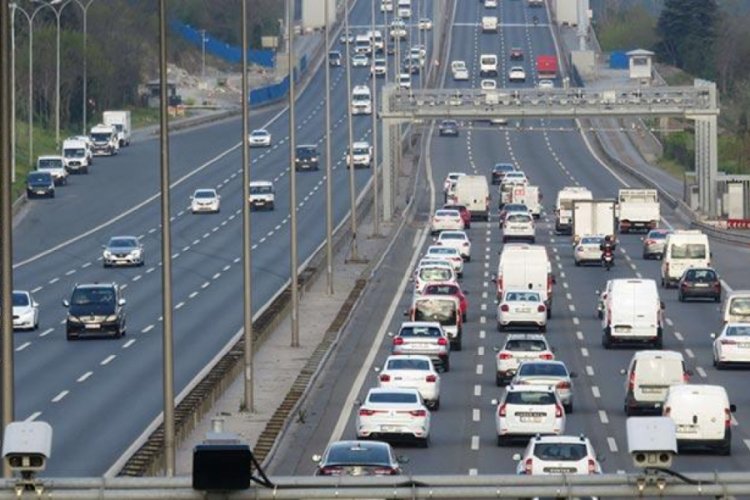 Yasağa bir g&uuml;n kala trafik y&uuml;zde 17'ye &ccedil;ıktı!