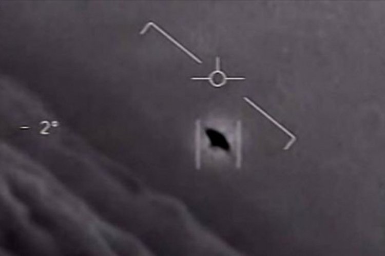 'Pentagon'un g&ouml;r&uuml;nt&uuml;lerindeki cisimler askeri casus uydu olabilir'