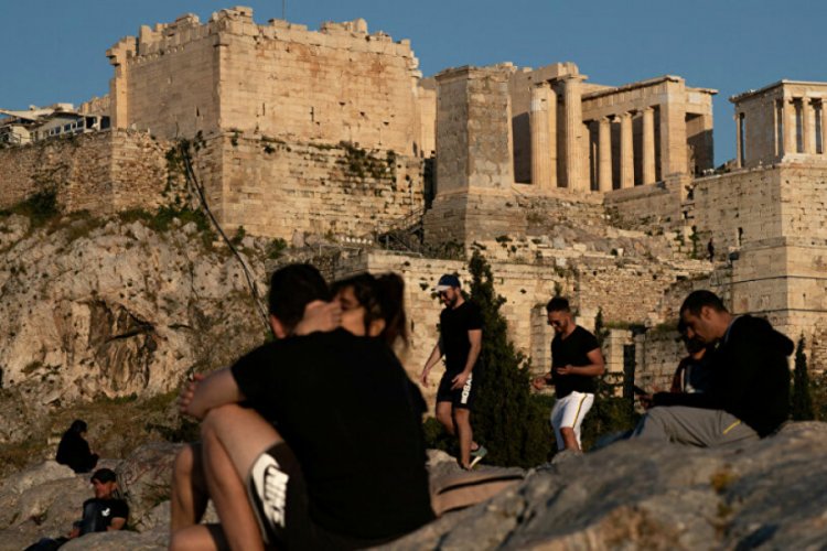 Yunanistan, 1 Temmuz'dan itibaren kapılarını yabancı turistlere a&ccedil;ıyor