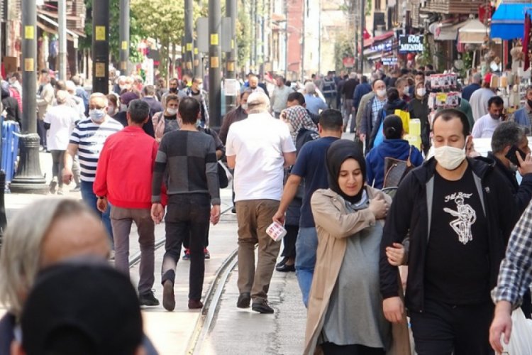 Kısıtlamaya saatler kala Bursa'da &ccedil;arşı ve pazarlar doldu taştı