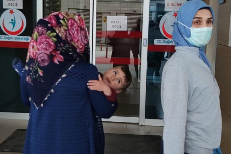 Bursa'da balkondan d&uuml;şen 2 yaşındaki &ccedil;ocuk yaralandı