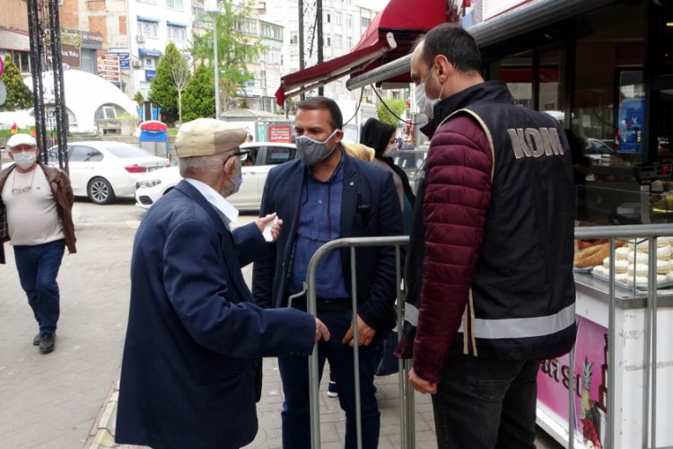 85 yaşındaki vatandaş bankaya giderken polise yakalandı
