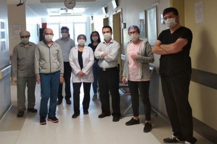 Koronavir&uuml;s&uuml; yenen hemşire, g&ouml;revine d&ouml;nd&uuml;