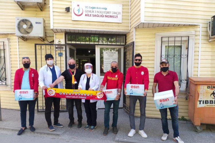 Bursa Gemlik Galatasaray Taraftarlar Derneği'nden kamu g&ouml;revlilerine su desteği