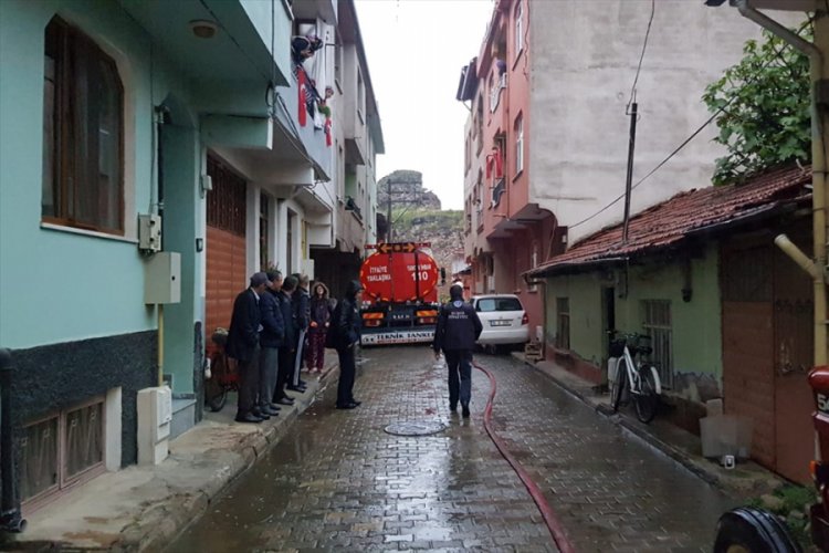Bursa'da bir evde piknik t&uuml;p&uuml; patladı, facianın eşiğinden d&ouml;n&uuml;ld&uuml;