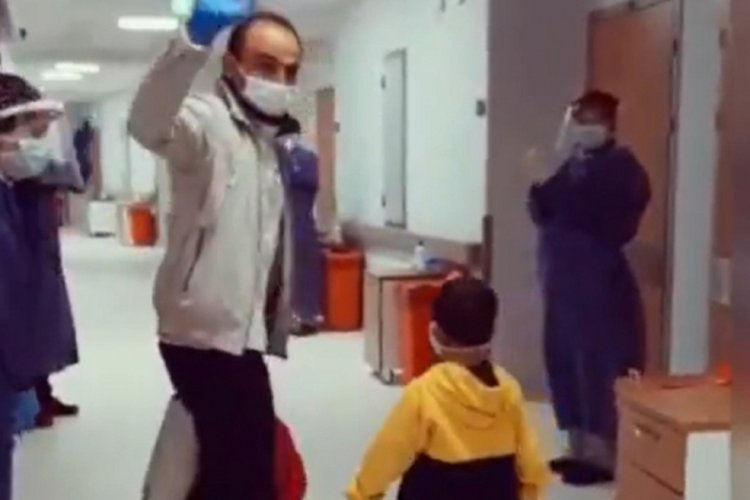 Sivas'ta koronayı yenen baba ve 5 yaşındaki oğlu taburcu edildi