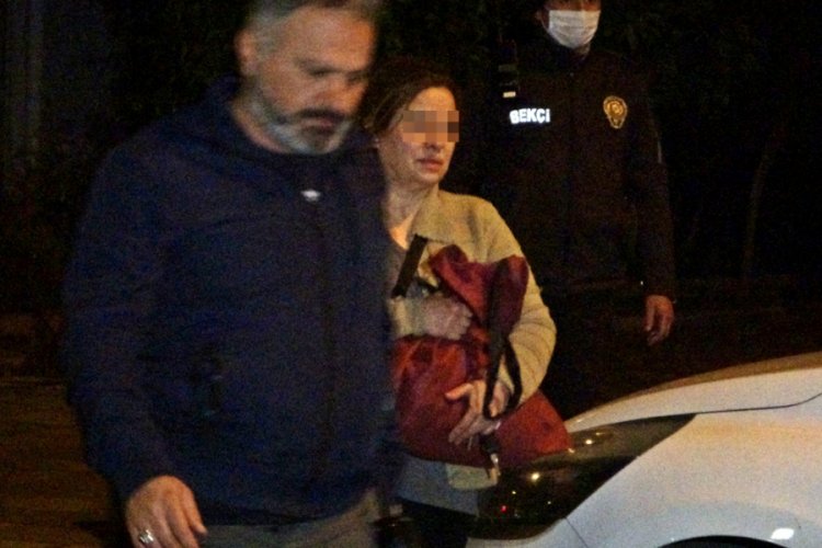 Annesine k&uuml;freden &uuml;vey babasını vurdu!