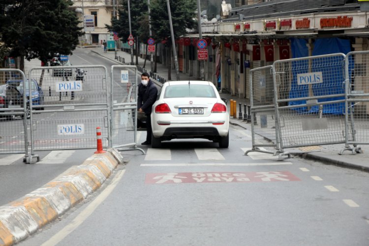 Taksim Meydanı'na &ccedil;ıkan yollar kapatıldı