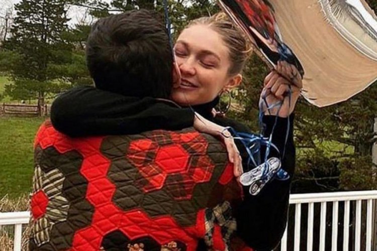 Gigi Hadid hamile olduğunu doğruladı