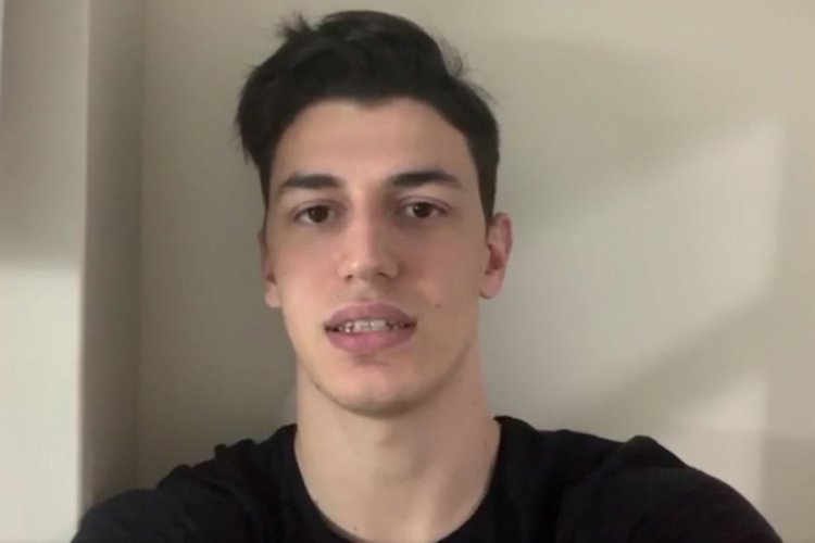 Karantinadaki Berke &Ouml;zer g&uuml;n sayıyor