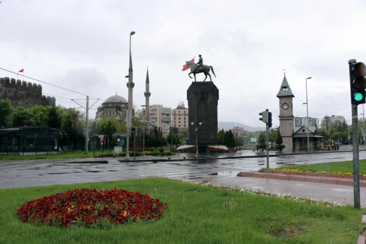 Kayseri'de cadde ve meydanlar bomboş