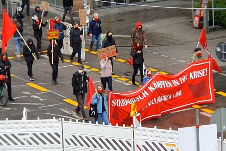 Almanya'da sosyal mesafeli 1 Mayıs y&uuml;r&uuml;y&uuml;ş&uuml;