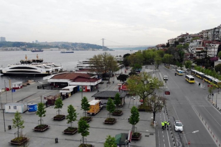 Boş kalan &Uuml;sk&uuml;dar Meydanı havadan g&ouml;r&uuml;nt&uuml;lendi
