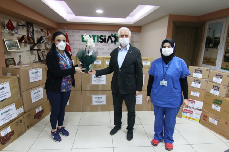 Bursa'da iş adamlarından sağlık&ccedil;ılara moral desteği