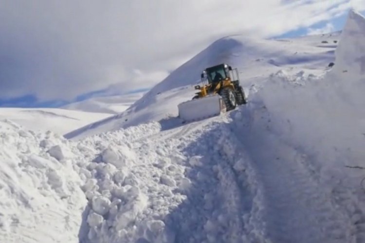 Yılın 6 ayı kapalı olan kara yolunu a&ccedil;ma &ccedil;alışmaları devam ediyor