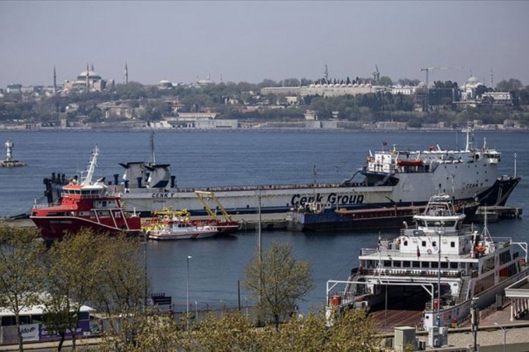 Gemi &ccedil;alışanlarının 1 Mayıs Emek ve Dayanışma G&uuml;n&uuml; gemi d&uuml;d&uuml;kleriyle kutlandı