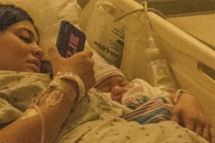 Kylie Jenner doğum sonrasını paylaştı!