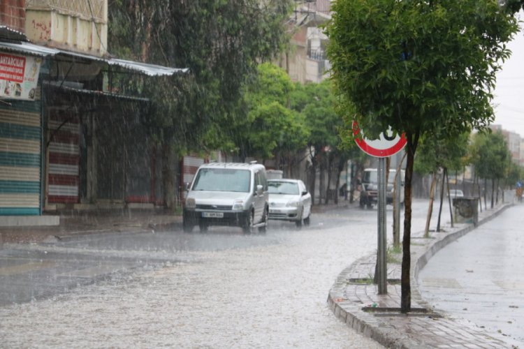 Şanlıurfa'da caddeler ve sokaklar g&ouml;le d&ouml;nd&uuml;