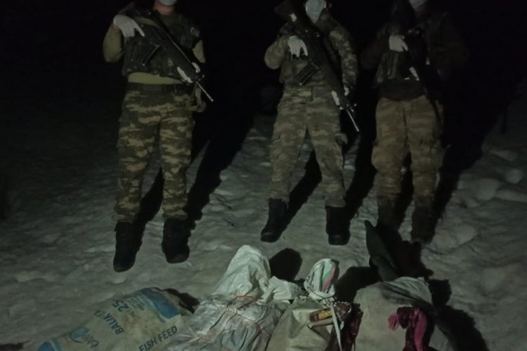 Şemdinli'de hududu ge&ccedil;meye &ccedil;alışan 4 ş&uuml;pheli yakalandı