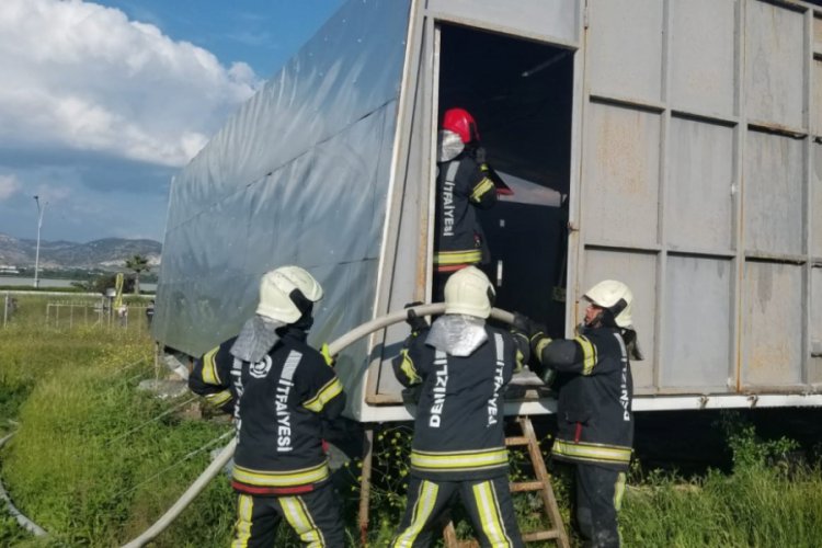 Hafif hava aracı hangarında yangın