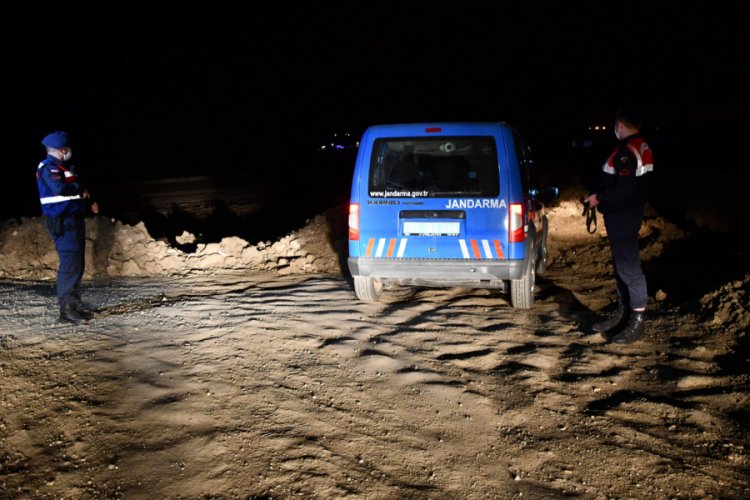Ka&ccedil;ak ge&ccedil;iş yapılan tarlalarda gece n&ouml;beti