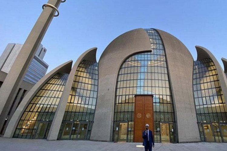 Kanada'da ezan ilk kez hoparl&ouml;rden okundu
