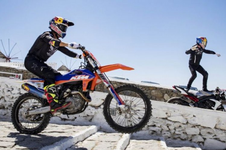 Robbie Maddison ve Aaron Colton, Mikanos'ta yarıştı