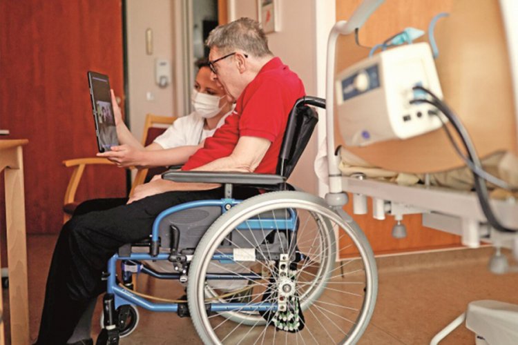 İsve&ccedil;'te huzurevlerinde koronavir&uuml;s hastası yaşlıların &ouml;l&uuml;me terk edildiği iddiası