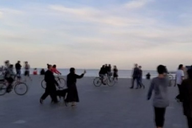 İspanya'da 48 g&uuml;n sonra yetişkinler sokağa &ccedil;ıktı