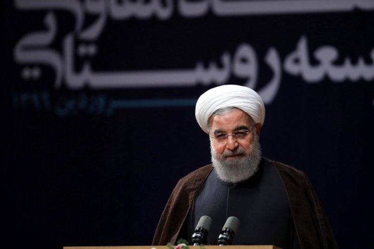 Ruhani: "Yarın beyaz b&ouml;lgelerde camiler yeniden a&ccedil;ılıyor"