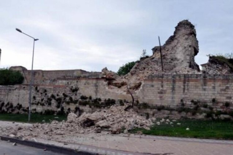 Kalei&ccedil;i'nde tarihi surlar &ccedil;&ouml;kt&uuml;