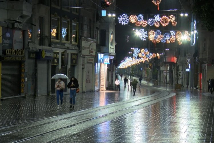 Kısıtlamanın kalkmasıyla Taksim'e akın ettiler