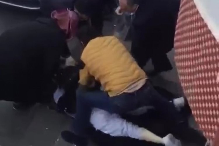 3 kadın ekmek kuyruğunda birbirine girdi!